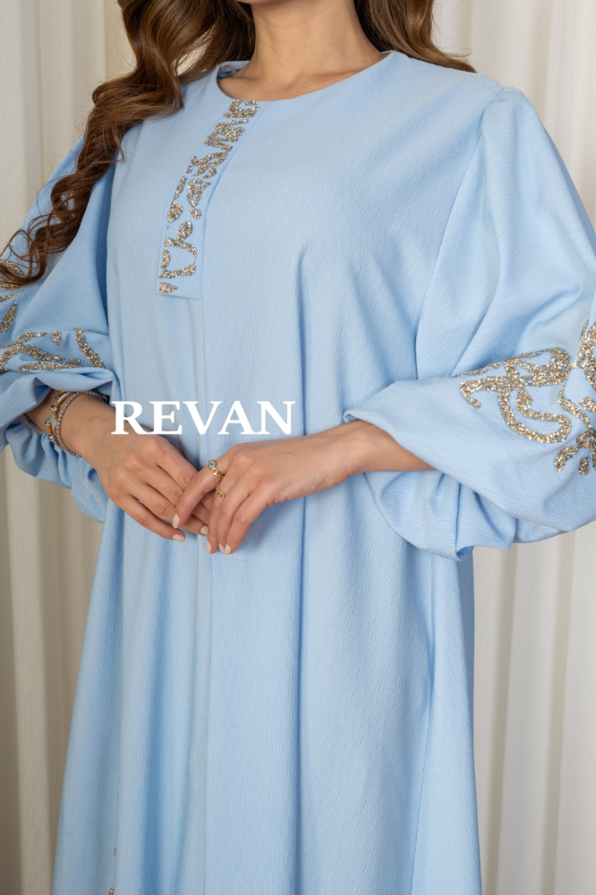 جلابية راقية بتطريز فاخر وتصميم واسع