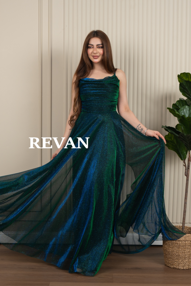 فستان سهرة طويل بتصميم أنيق وبريق ساحر