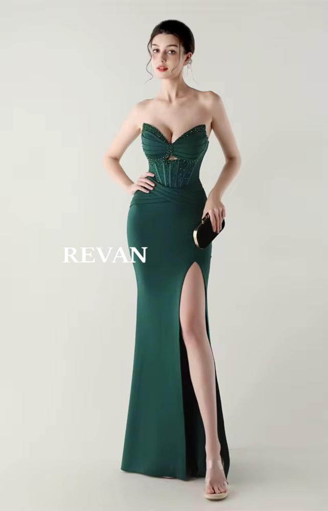 فستان سهرة فاخر بقصة كورسيه وتطريز جذاب من ريفان