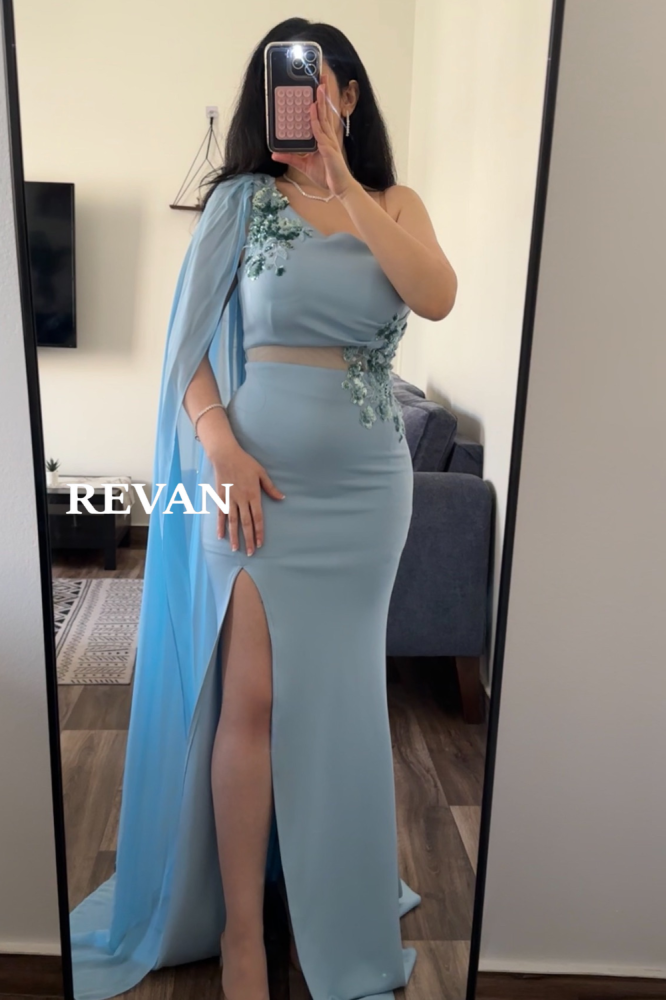 فستان سهرة بحري بكتف واحد وتطريز زهري من ريفان