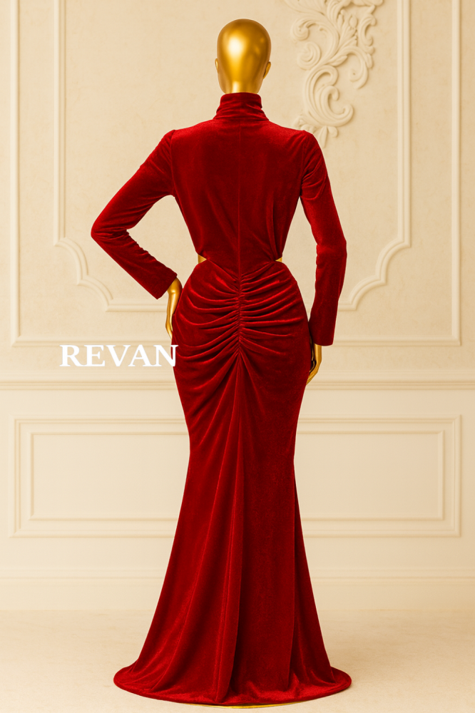 فستان سهرة فاخر من ريڤــان بتصميم مخملي راقٍ مع كشكشة جذابة