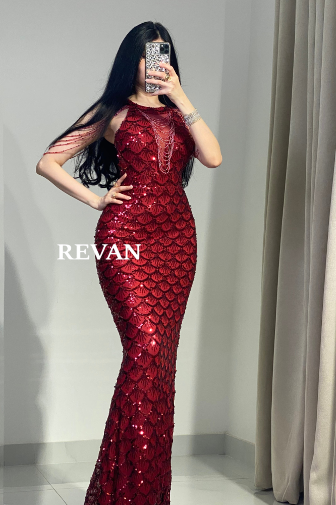 فستان سهرة فاخر من ريفان مع تطريز فخم وتصميم أنيق