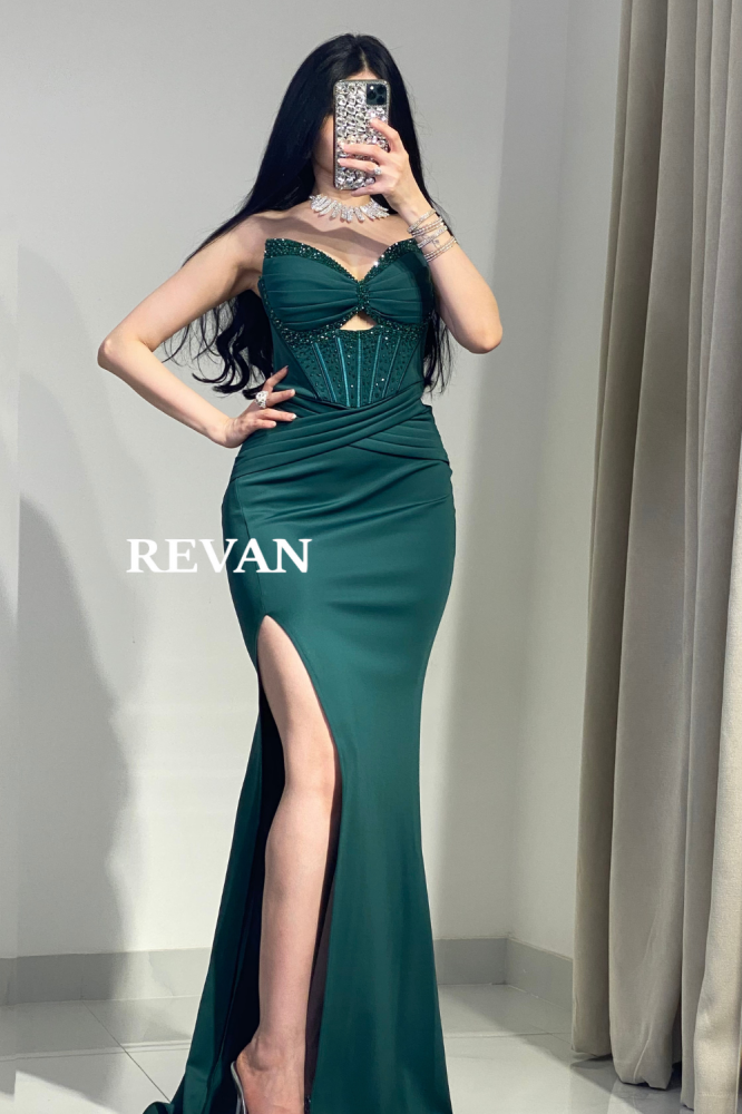 فستان سهرة فاخر بقصة كورسيه وتطريز جذاب من ريفان