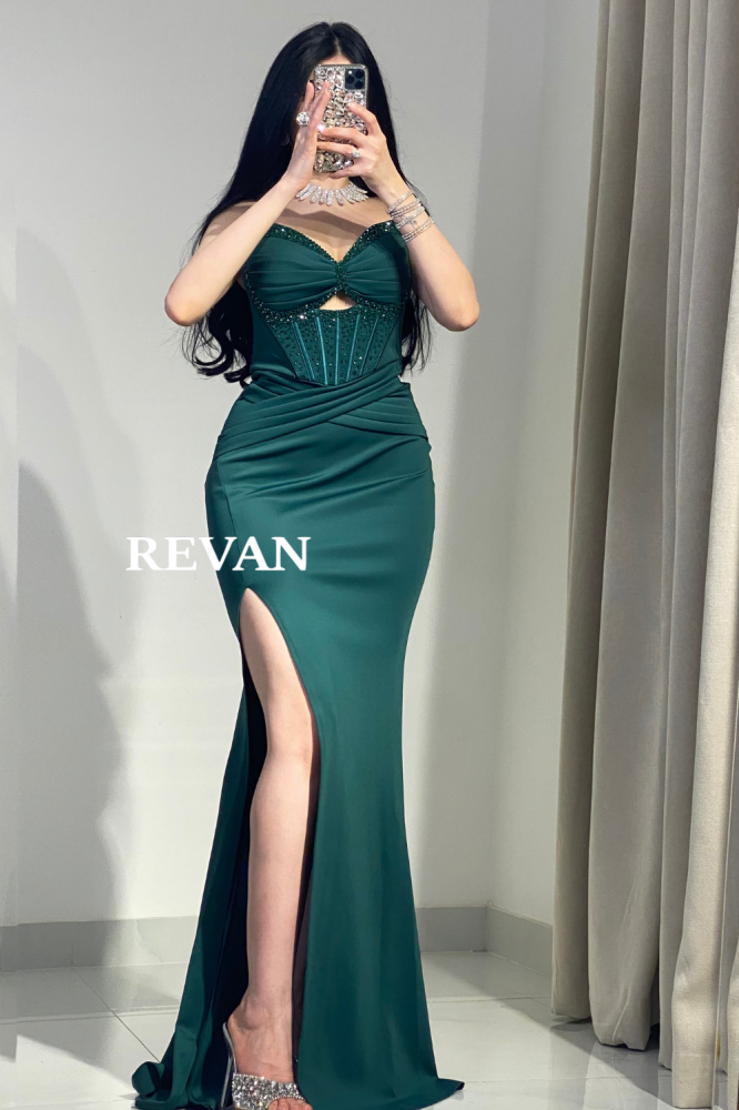 فستان سهرة فاخر بقصة كورسيه وتطريز جذاب من ريفان