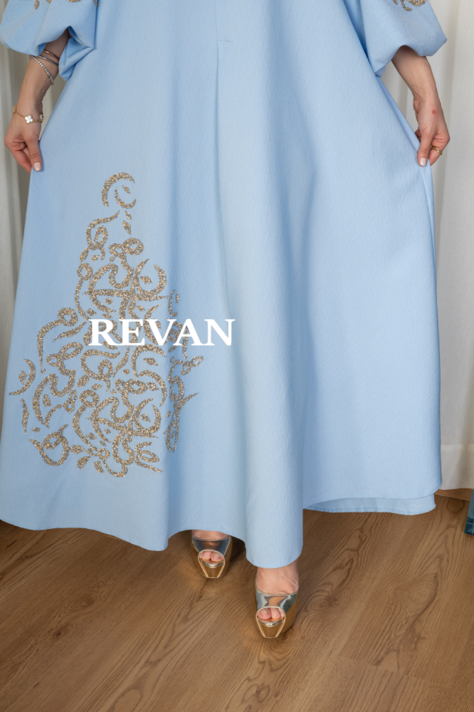 جلابية راقية بتطريز فاخر وتصميم واسع