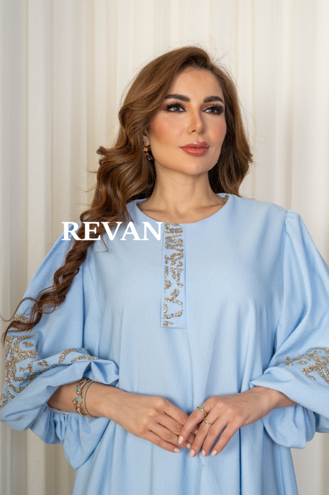 جلابية راقية بتطريز فاخر وتصميم واسع