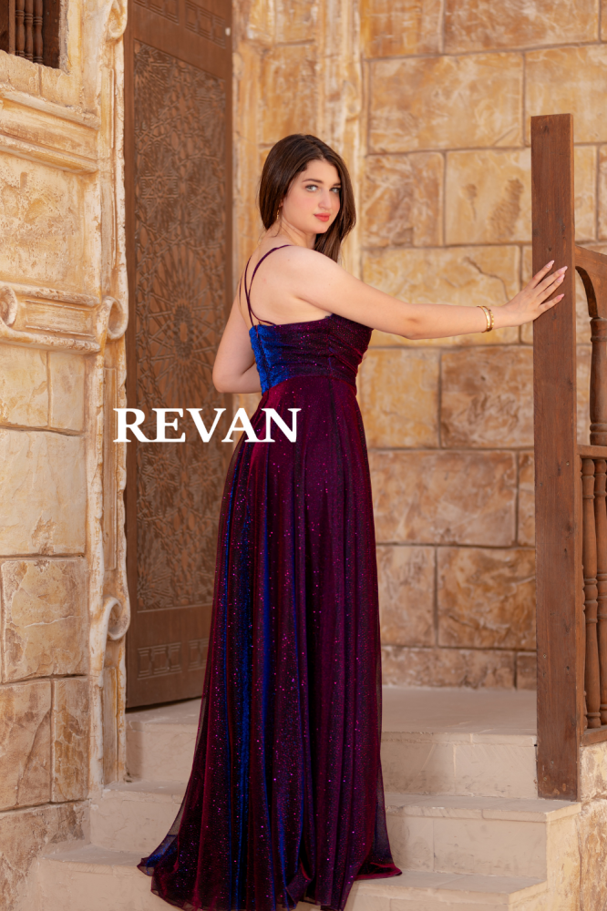 فستان سهرة طويل بتصميم أنيق وبريق ساحر