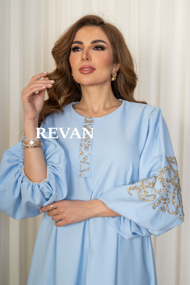 جلابية راقية بتطريز فاخر وتصميم واسع