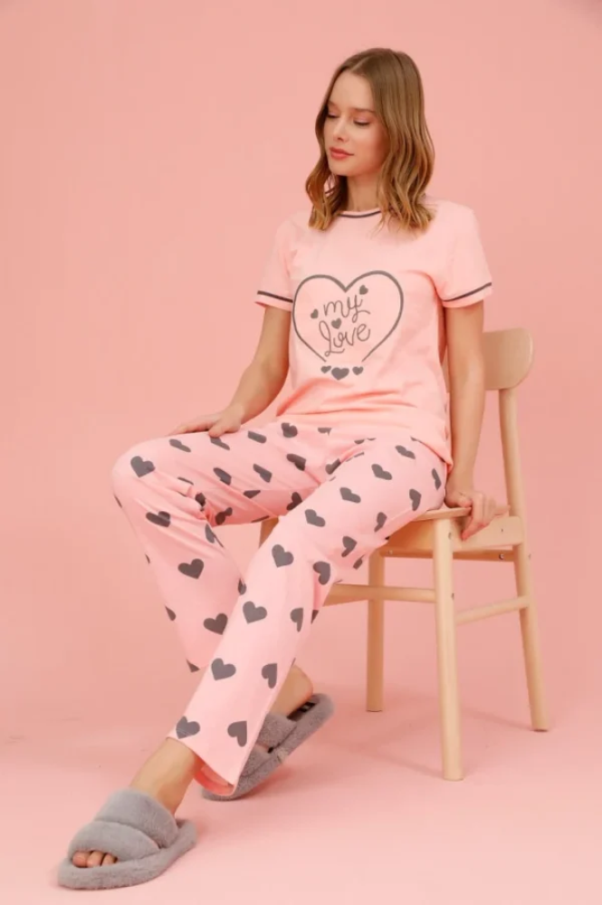 بيجامة وردي