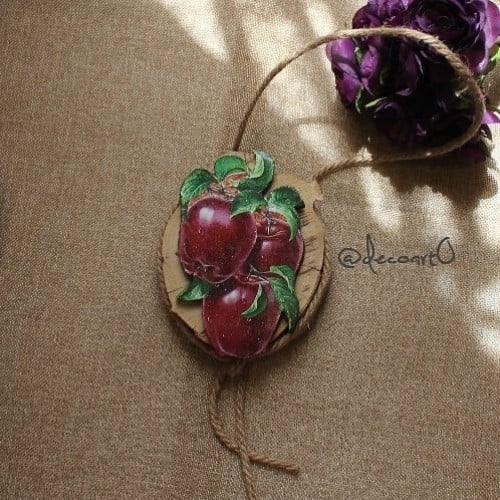 معلقه )التفاح(