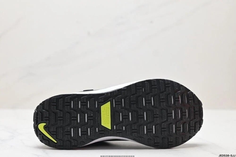 نايكي رانينج أسود بتقنية Gore-Tex