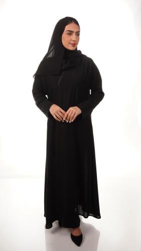 عباية بلون أسود بخرز أسود