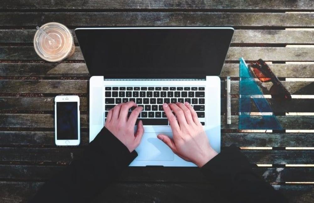 تصميم الشعارات: كيف تجعل شعارك يعكس هوية علامتك؟