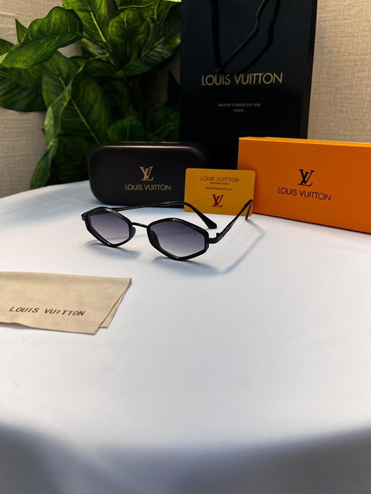 نظارة LOUIS VUITTON- اطار اسود-عدسه اسود