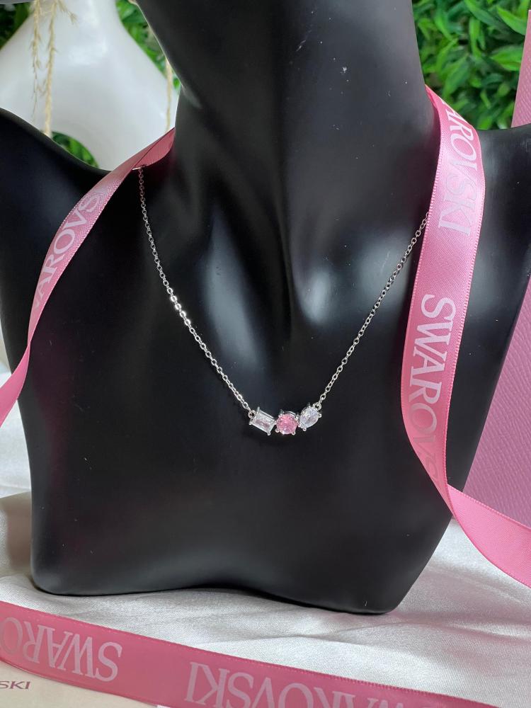 سلسال سوارفيسكي فضي كريستالة وردي