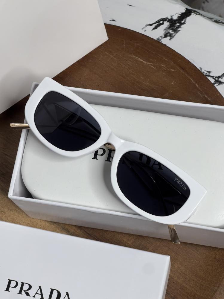 نظارة PRADA المشهورة إطار أبيض