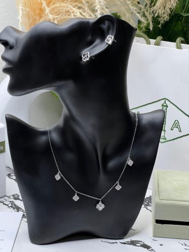 سلسال شوكر Van cleef المميز ذهبي -لؤلؤي