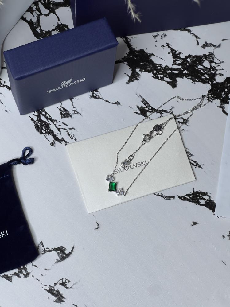 سلسال سوارفيسكي فضي كريستالة خضراء