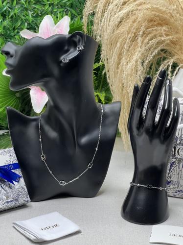 طقم Dior فضي