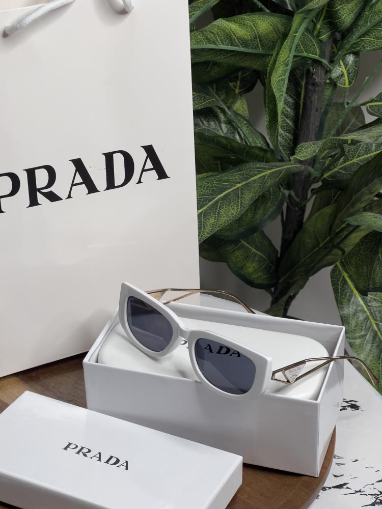 نظارة PRADA المشهورة إطار أبيض