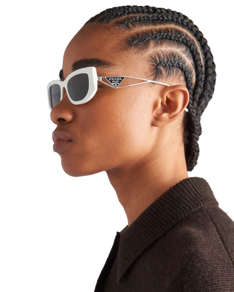 نظارة PRADA المشهورة إطار أبيض