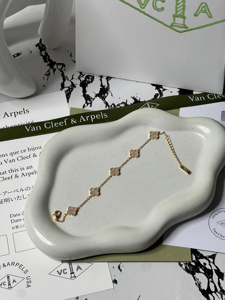 إسوارة Van cleef اذهبي كرستالات