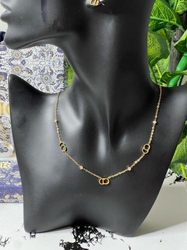 سلسال Dior معدن ذهبي