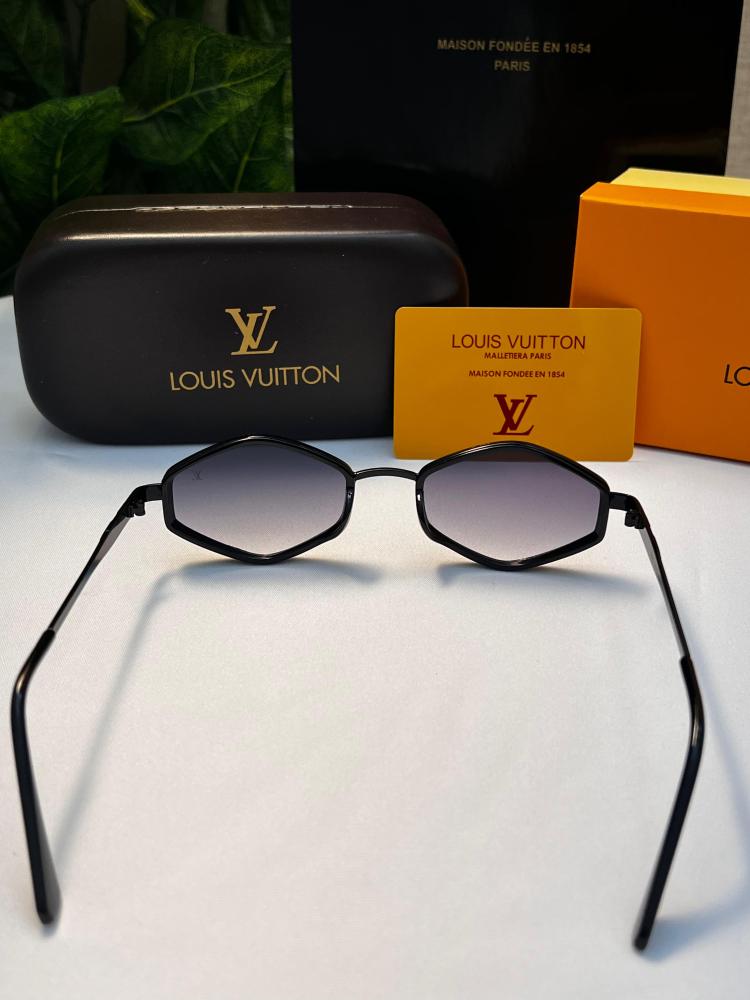 نظارة LOUIS VUITTON- اطار اسود-عدسه اسود