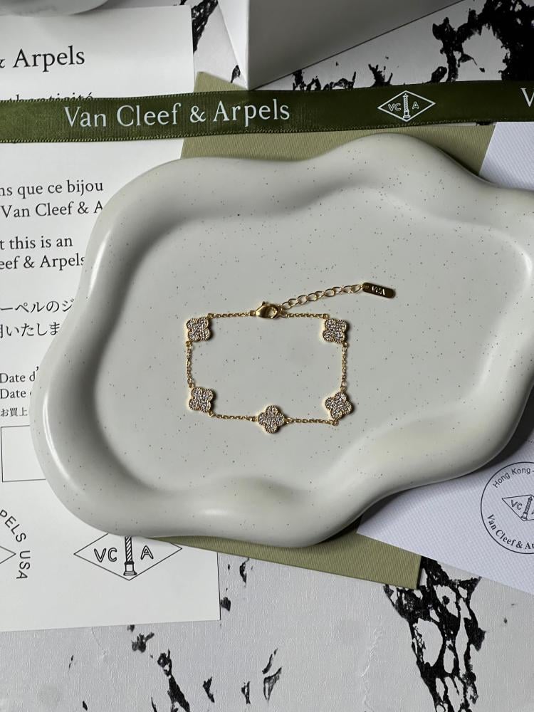 إسوارة Van cleef اذهبي كرستالات