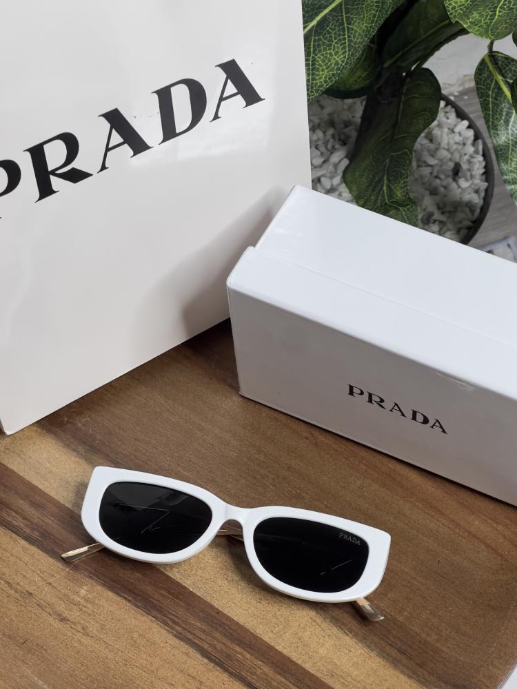 نظارة PRADA المشهورة إطار أبيض