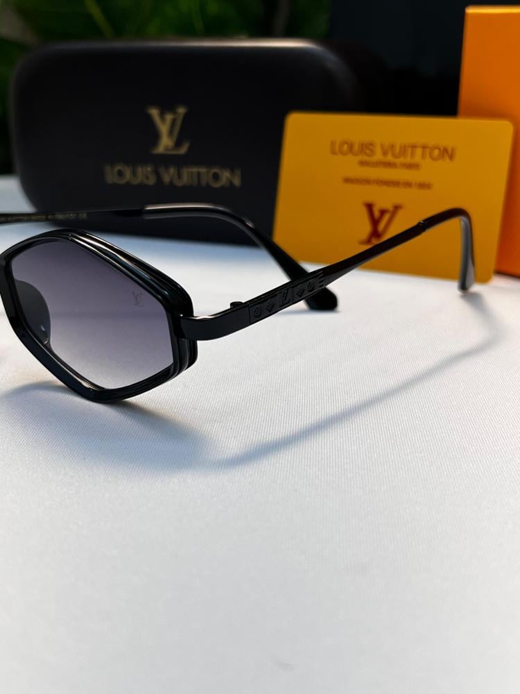 نظارة LOUIS VUITTON- اطار اسود-عدسه اسود