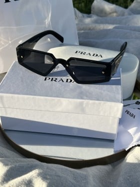 نظارة PRADA المشهورة