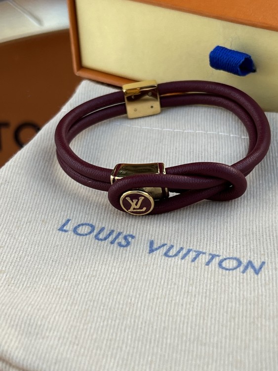 إسوارة LOUIS VUITTON جلد ومعدن ذهبي