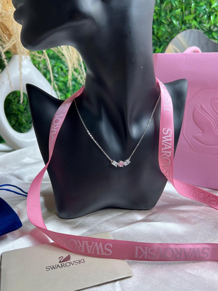 سلسال سوارفيسكي فضي كريستالة وردي