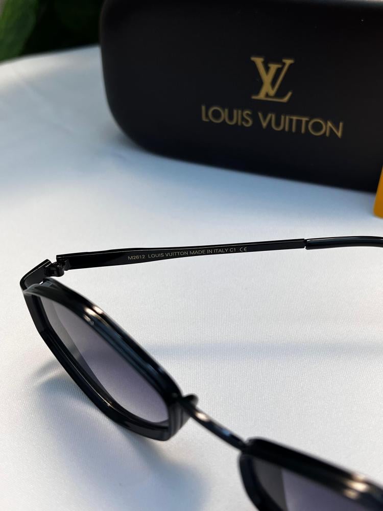 نظارة LOUIS VUITTON- اطار اسود-عدسه اسود