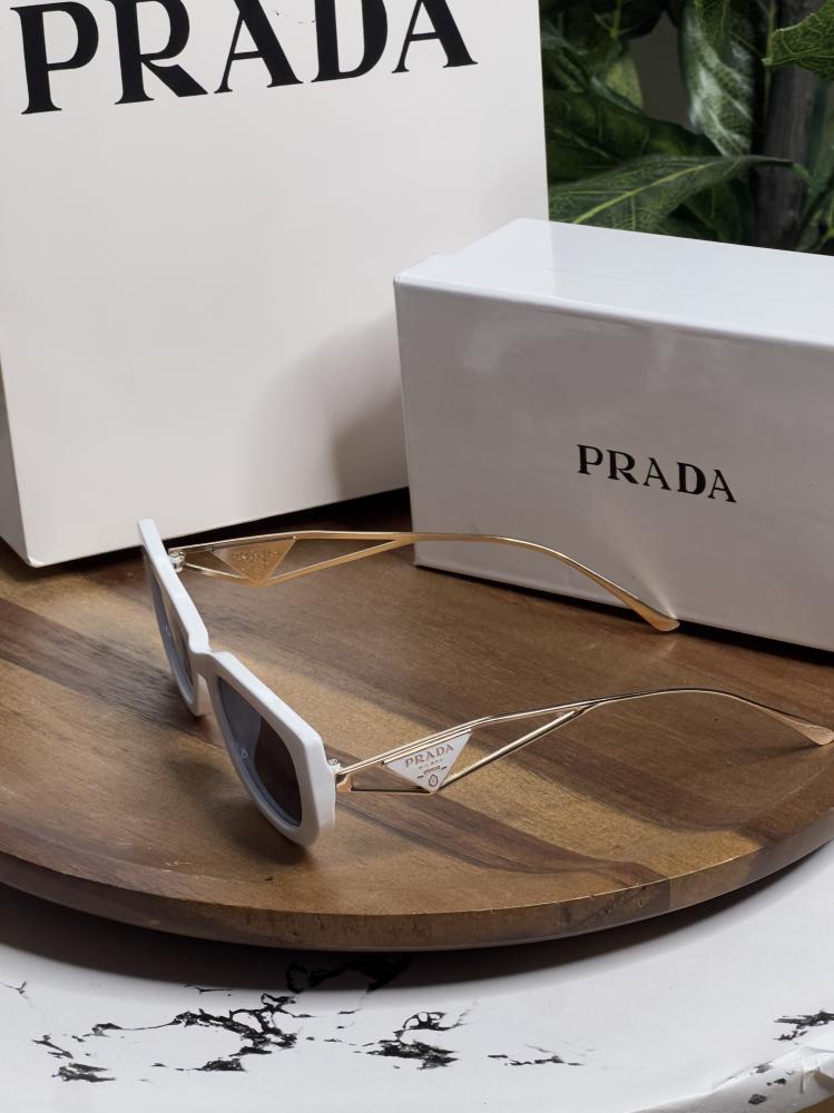 نظارة PRADA المشهورة إطار أبيض