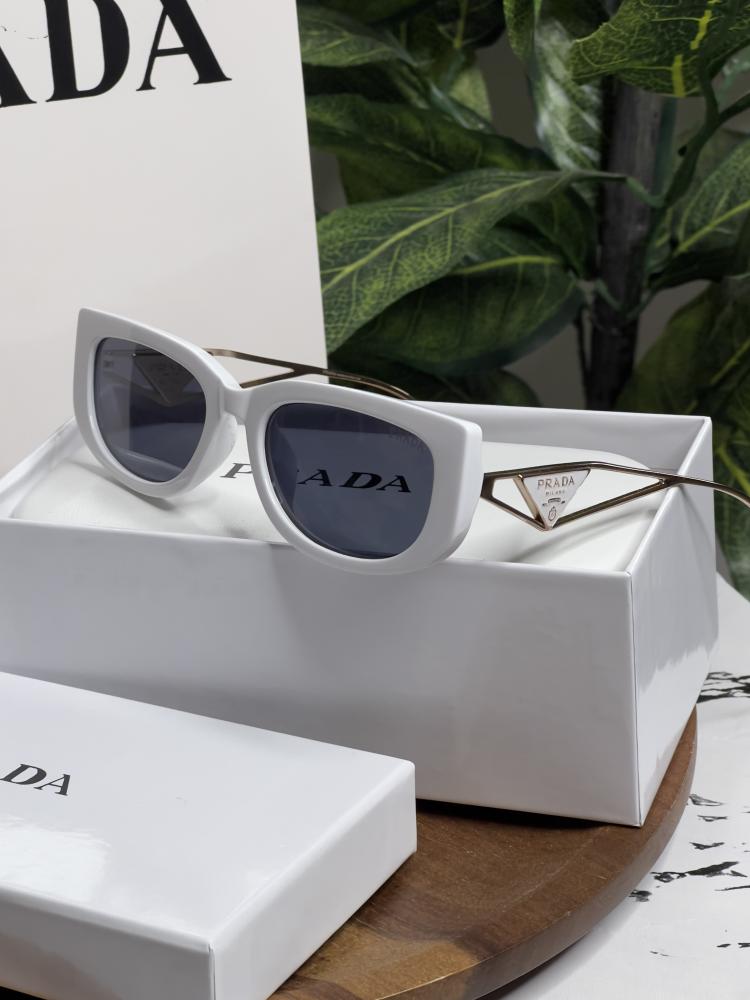 نظارة PRADA المشهورة إطار أبيض