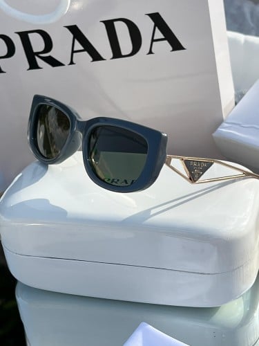 نظارة PRADA المشهورة