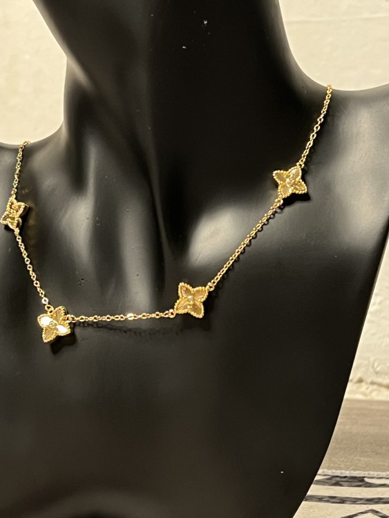 سلسال Van cleef اذهبي مع حلق