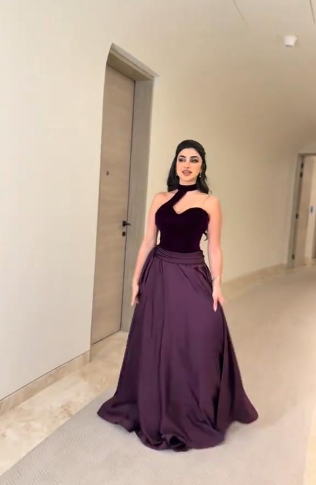 فستان سهرة راقي مع قصه عنق