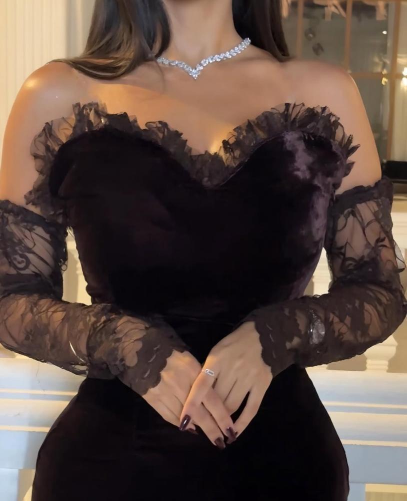 فستان سهره بني داكن مع دانتيل راقي