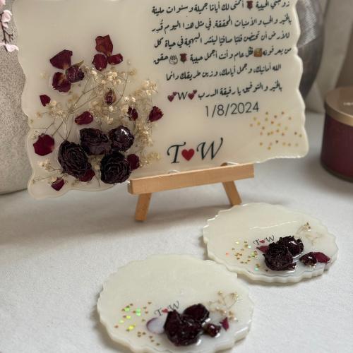 لوحة تذكاريه بالورد الطبيعي+كوسترات