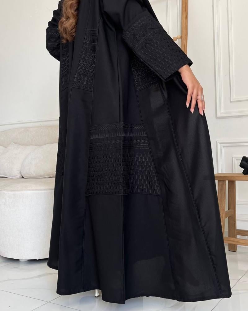 عباية كريب ملكي نص كلوش بتطريز هندسي
