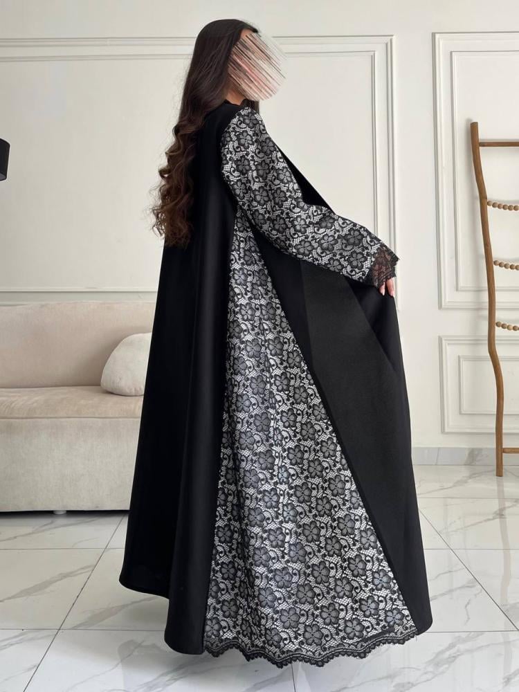 عباية كريب بدانتيل أبيض وأسود