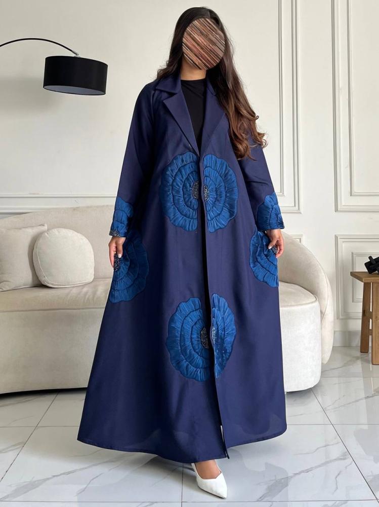 عباية كريب كحلية بتصميم بليزر وتطريز ازرق ملكي