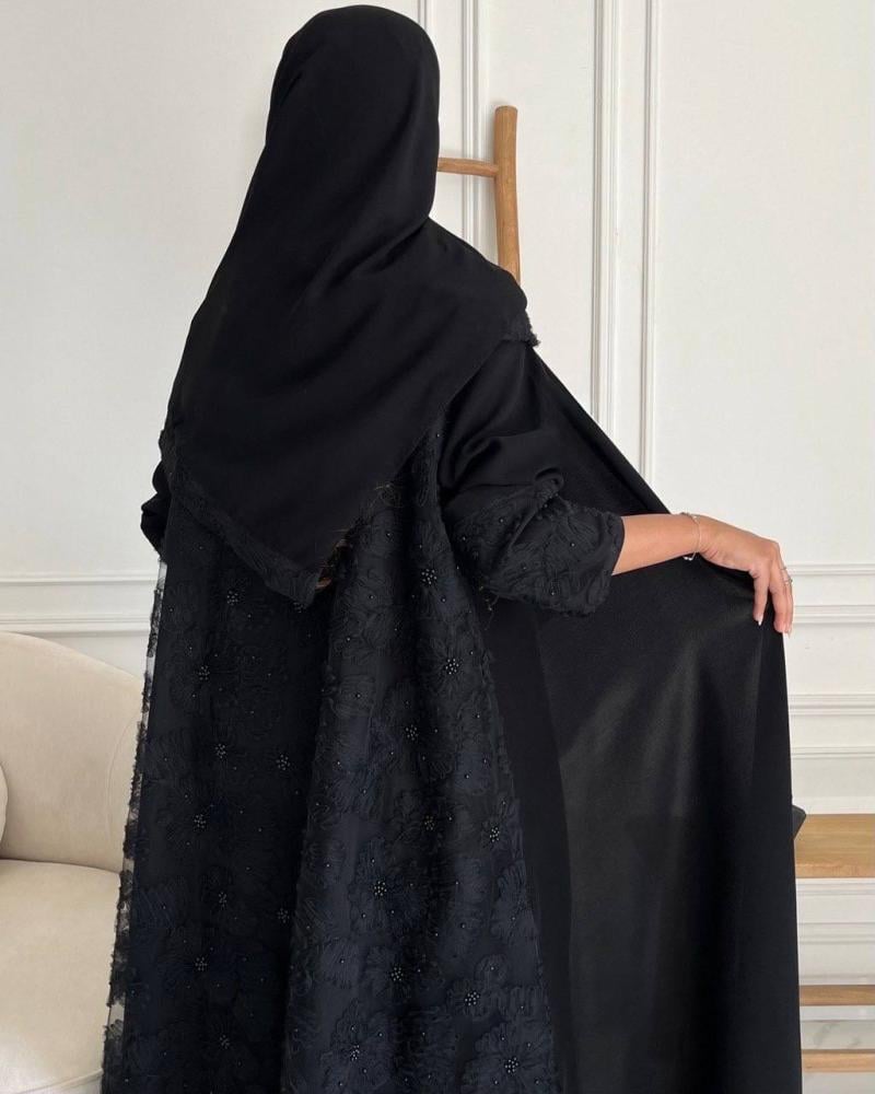 عباية سوداء بورد بارز ولمعة لولو
