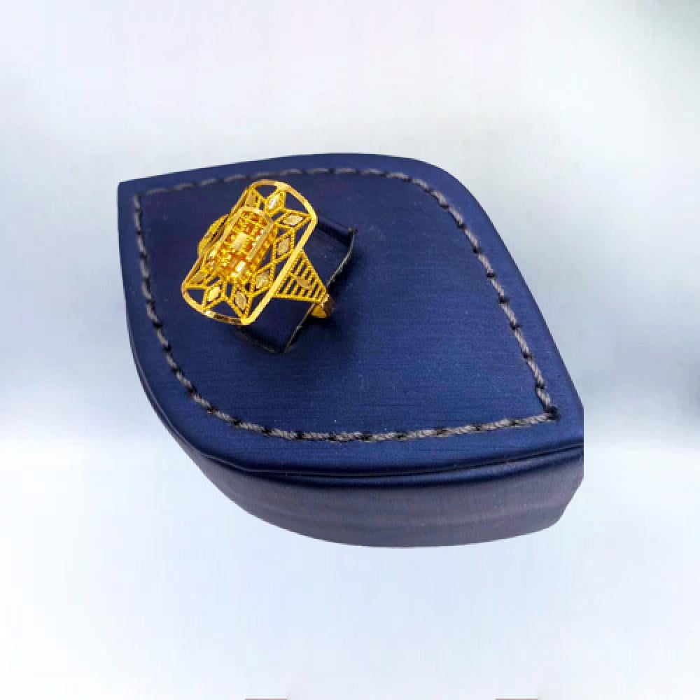 21 karat gold ring, weight 1.72 g