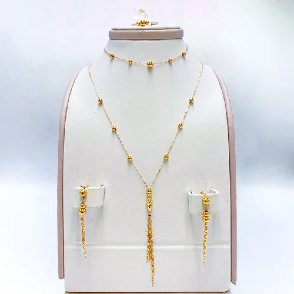 21 karat gold set, weight 3.22 grams