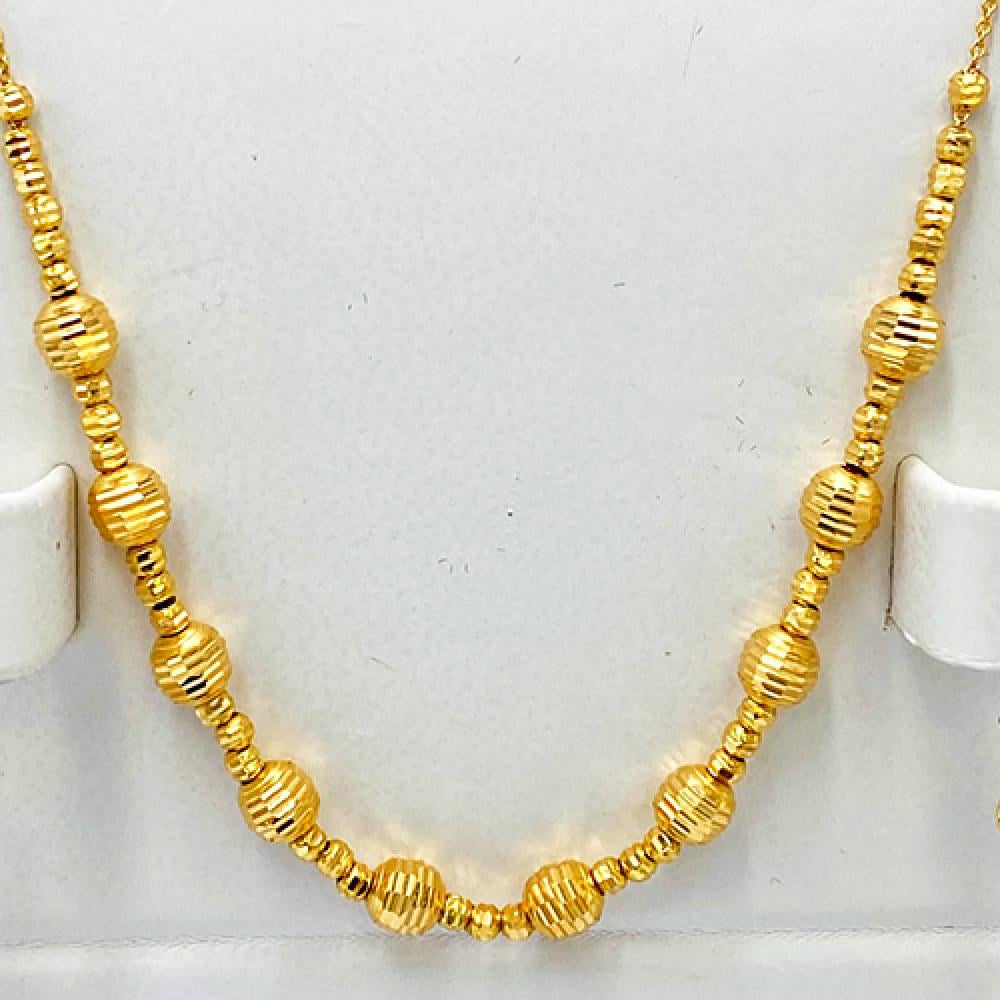 21 karat gold set, weight 10.1 grams