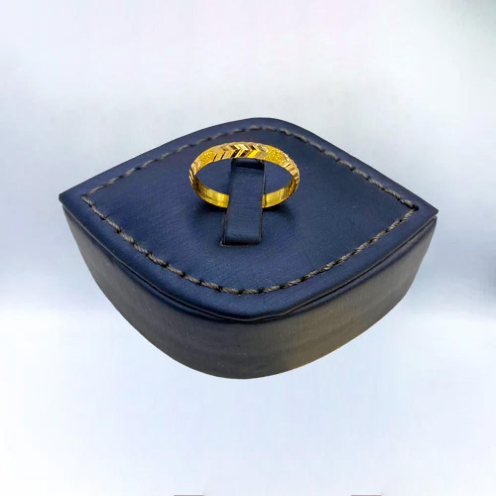 21 karat gold ring, weight 1.32 g